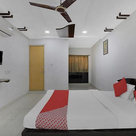 Hotel O Rudra Palace Ahmedabad Buitenkant foto