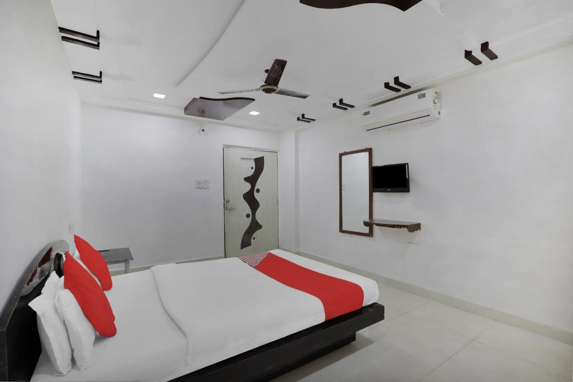 Hotel O Rudra Palace Ahmedabad Buitenkant foto