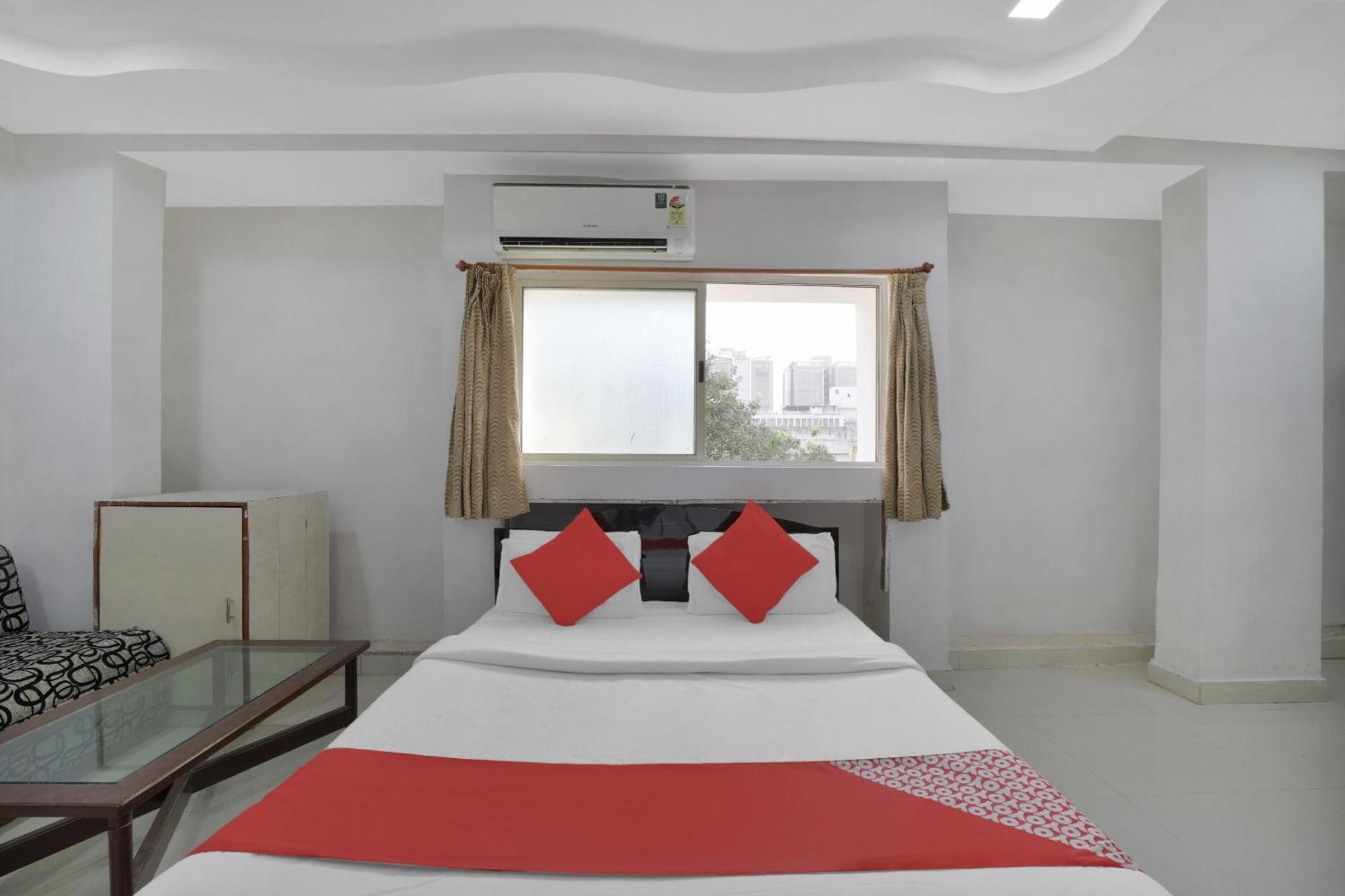 Hotel O Rudra Palace Ahmedabad Buitenkant foto