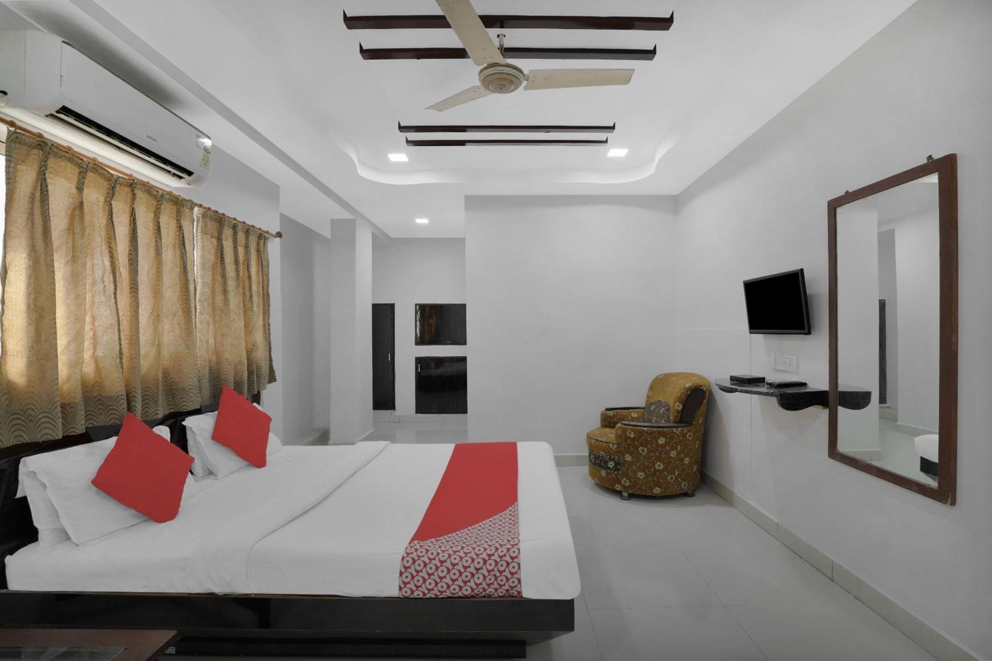 Hotel O Rudra Palace Ahmedabad Buitenkant foto