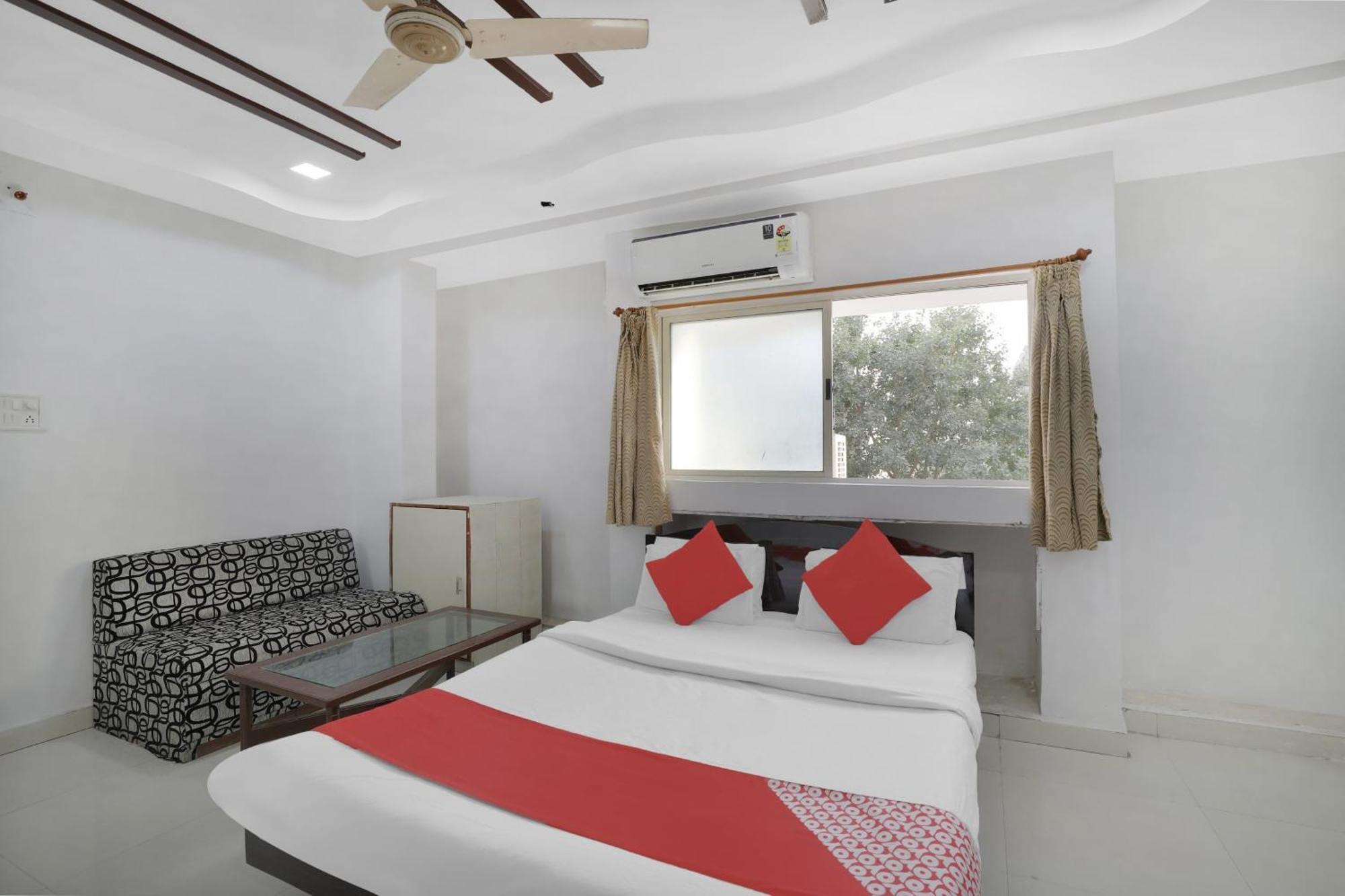 Hotel O Rudra Palace Ahmedabad Buitenkant foto