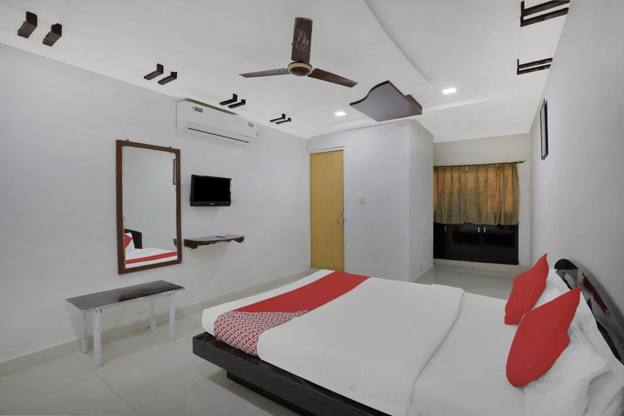 Hotel O Rudra Palace Ahmedabad Buitenkant foto