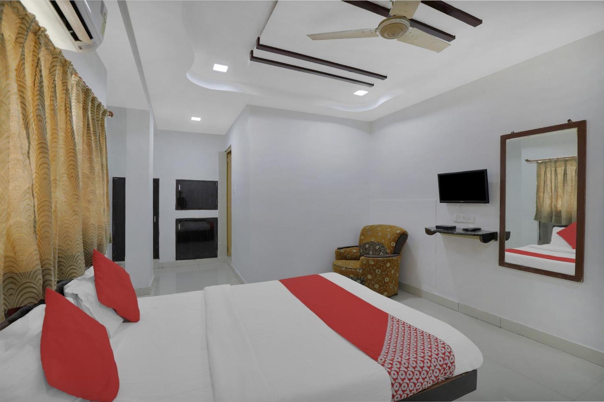 Hotel O Rudra Palace Ahmedabad Buitenkant foto