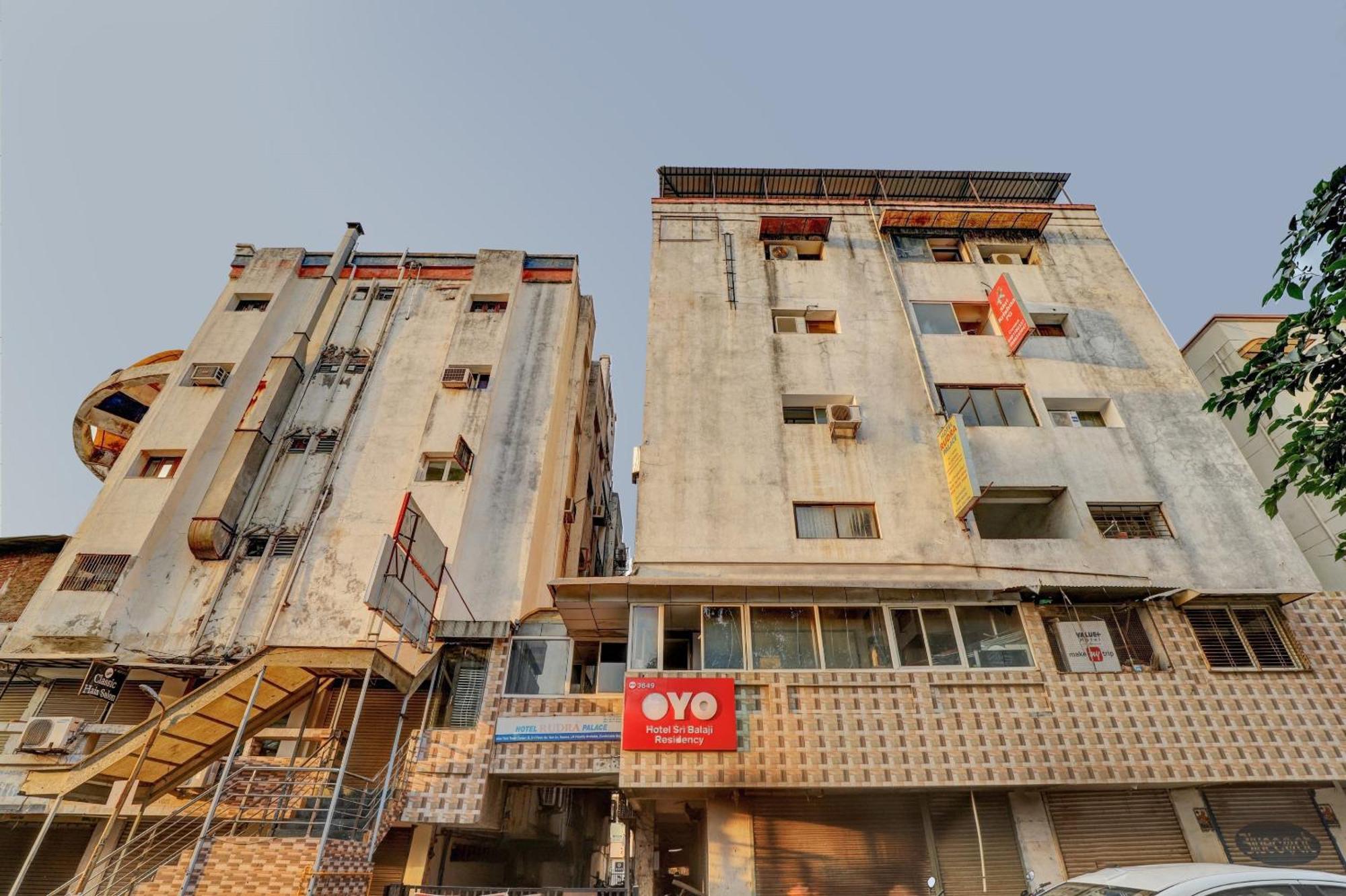 Hotel O Rudra Palace Ahmedabad Buitenkant foto