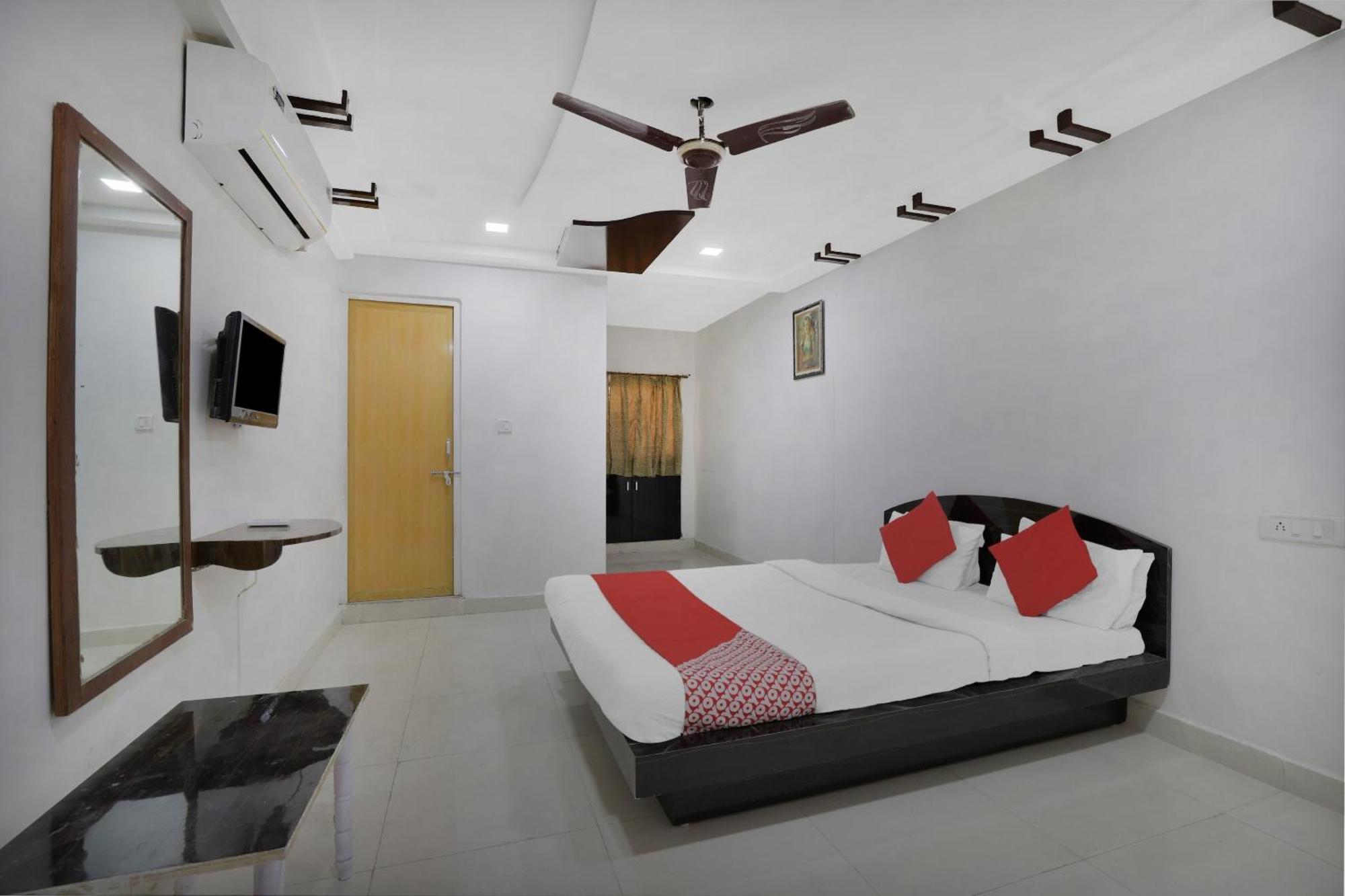 Hotel O Rudra Palace Ahmedabad Buitenkant foto